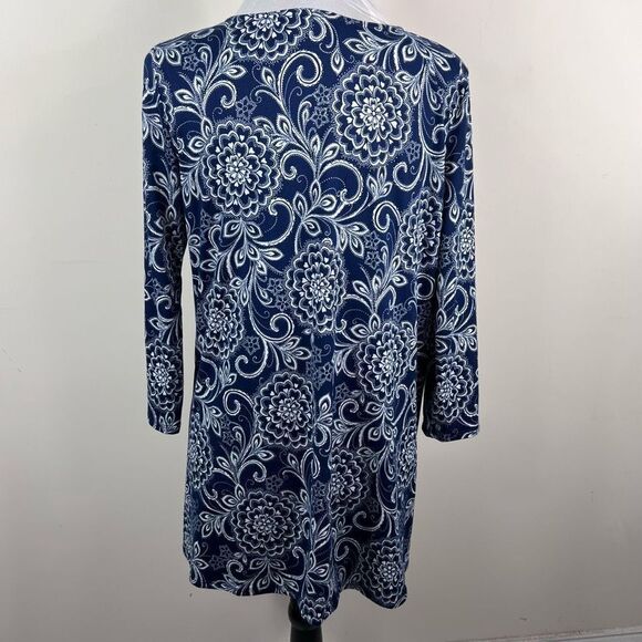 AJ my Amelia James Scroll Floral Twist Hem Blouse - Picture 4 of 6